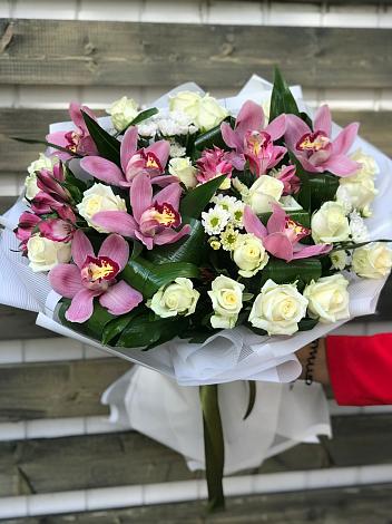 Букет цветов из: Розы и Хризантемы в Дубках Дагестан