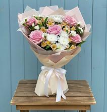 Букет цветов из:  Гвоздики, Орхидеи и Розы в Дубках Дагестан