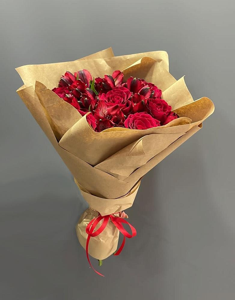 Букет цветов из: Альстромерии и Розы в Дубках Дагестан