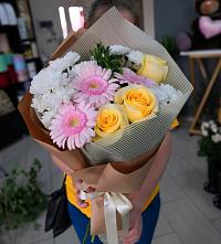 Букет цветов из:  Герберы, Розы и Хризантемы в Дубках Дагестан