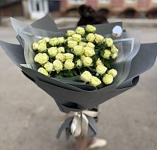 Букет Белые кустовые розы Солинеро в Дубках Дагестан