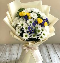 Букет цветов из:  Ирисы, Хризантемы и Розы в Дубках Дагестан