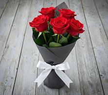 Букет 5 Красных роз Эдлесс Лав в Дубках Дагестан
