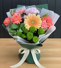 Букет цветов из:  Гвоздики, Розы, Герберы и Хризантемы в Дубках Дагестан