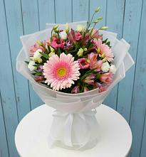 Букет цветов из:  Герберы, Альстромерии и Лизиантусы в Дубках Дагестан