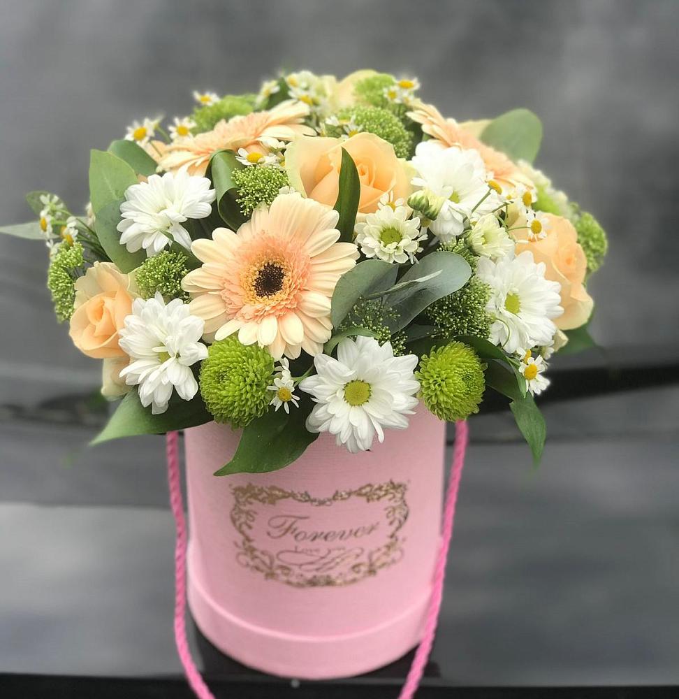 Цветочная композиция из Розы, Герберы и Хризантемы в шляпной коробке в Дубках Дагестан