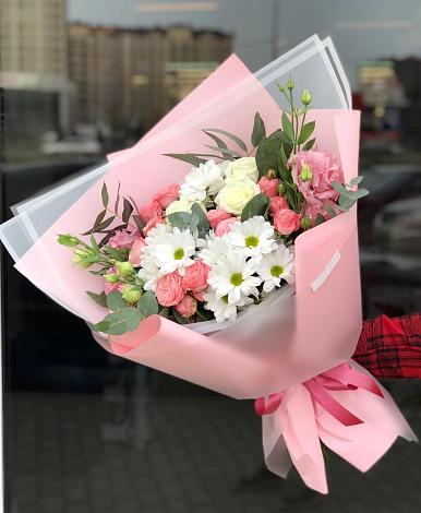 Букет цветов из: Розы, Лизиантусы и Хризантемы в Дубках Дагестан
