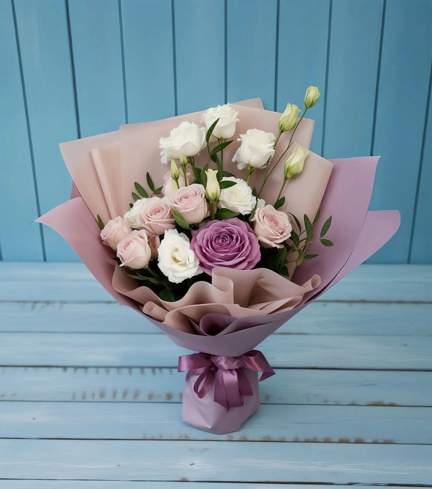 Букет цветов из: Розы и Лизиантусы в Дубках Дагестан